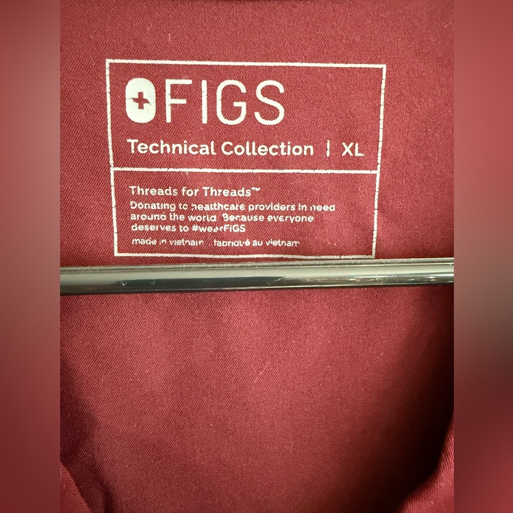 figs technical collection - scrub top - Picture 3 of 4